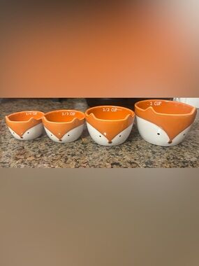 Charming Charlie Orange and White Fox Measuring Cups Set